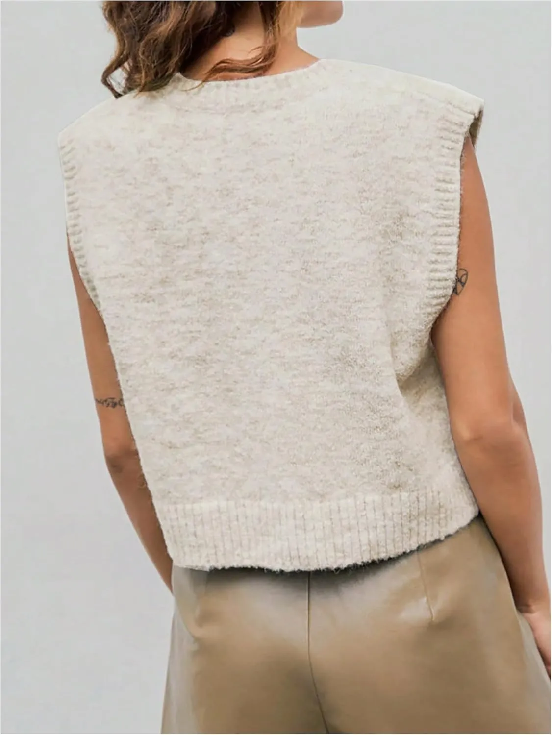 WDIRARA Women's Pear Graphic Crewneck Sweater Vests Sleeveless Crop Knitted Tops
